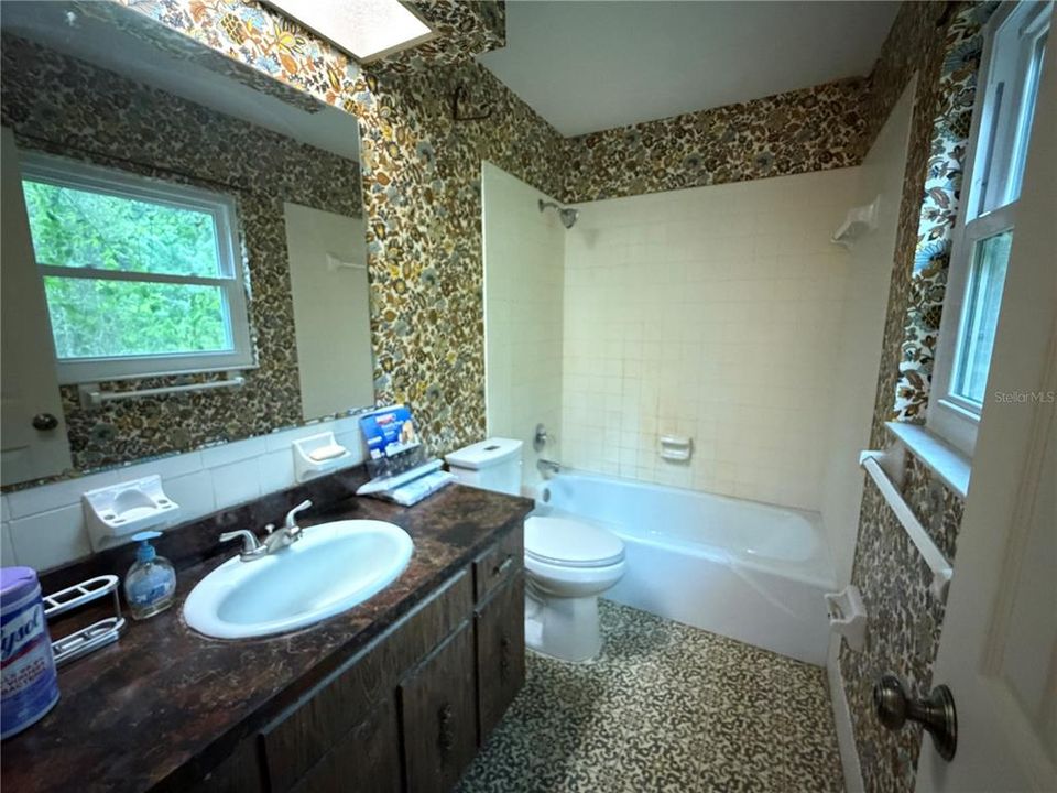 For Sale: $199,900 (2 beds, 2 baths, 1516 Square Feet)