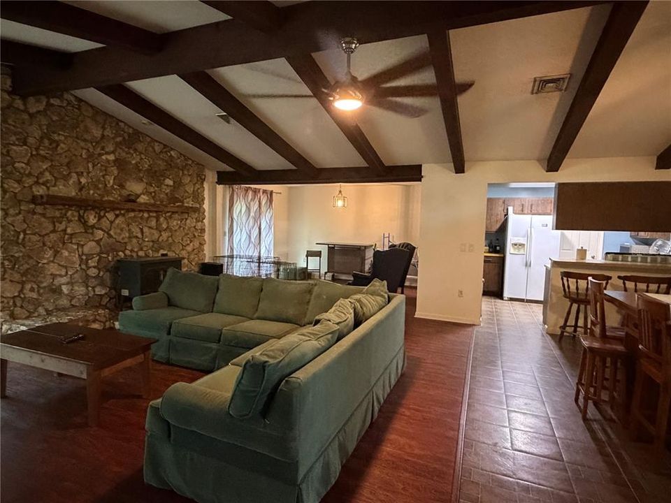 For Sale: $199,900 (2 beds, 2 baths, 1516 Square Feet)