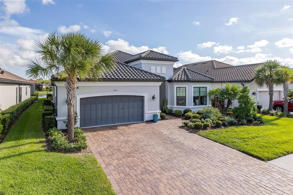Active With Contract: $1,050,000 (3 beds, 3 baths, 3016 Square Feet)