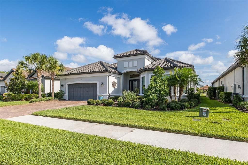 Active With Contract: $1,050,000 (3 beds, 3 baths, 3016 Square Feet)