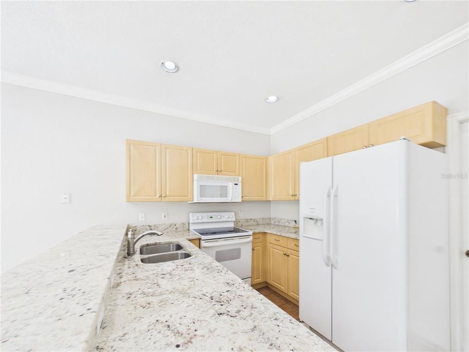 В аренду: $2,100 (2 спален, 2 ванн, 1526 Квадратных фут)