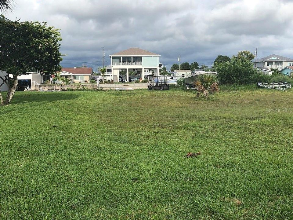 待售: $350,000 (0.20 acres)