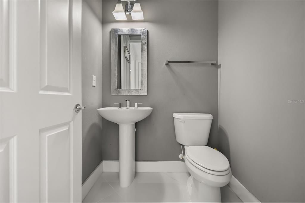 For Sale: $489,900 (3 beds, 3 baths, 1989 Square Feet)