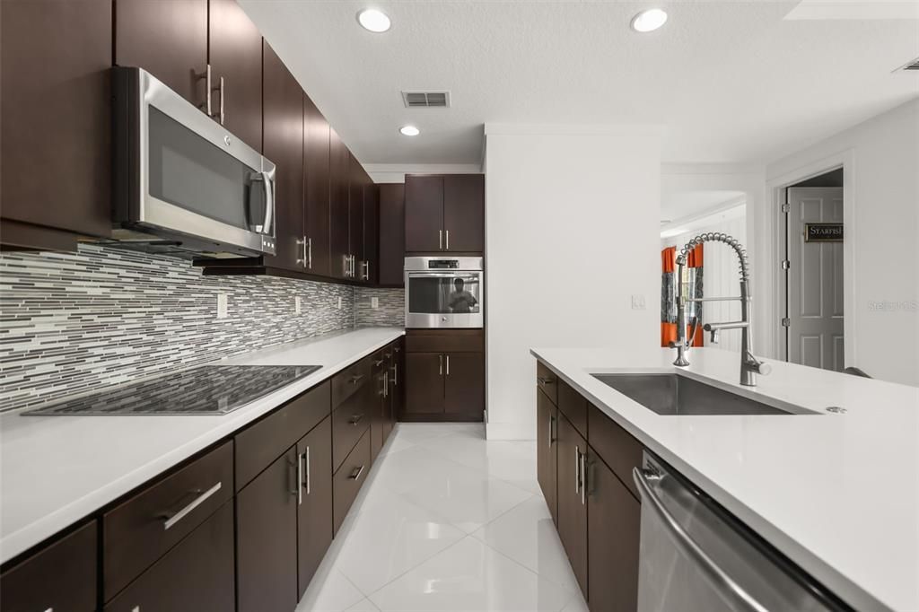 For Sale: $489,900 (3 beds, 3 baths, 1989 Square Feet)