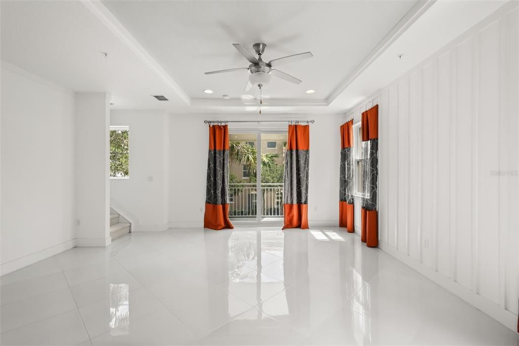 For Sale: $489,900 (3 beds, 3 baths, 1989 Square Feet)