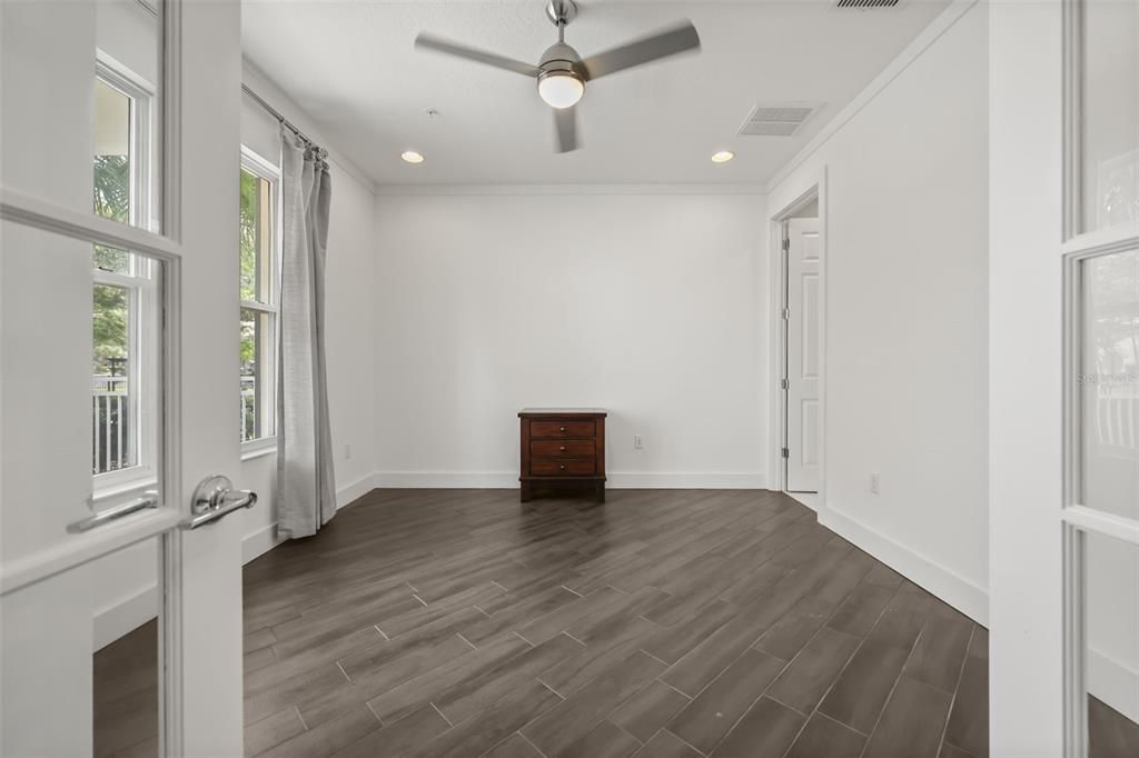For Sale: $489,900 (3 beds, 3 baths, 1989 Square Feet)