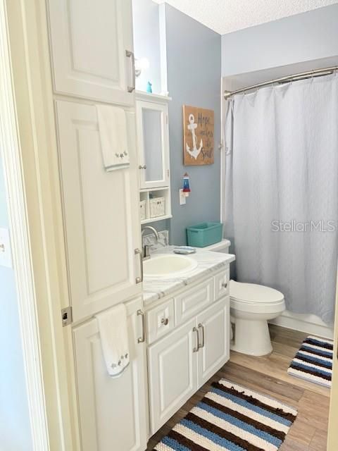 На продажу: $199,900 (2 спален, 1 ванн, 816 Квадратных фут)