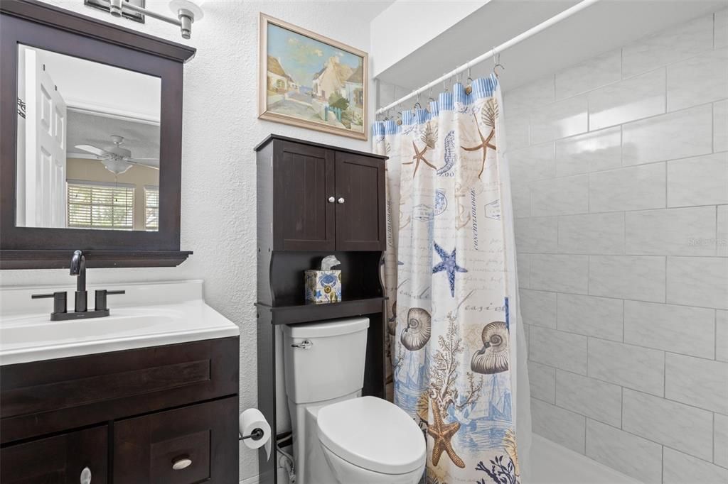 На продажу: $199,000 (2 спален, 2 ванн, 1121 Квадратных фут)