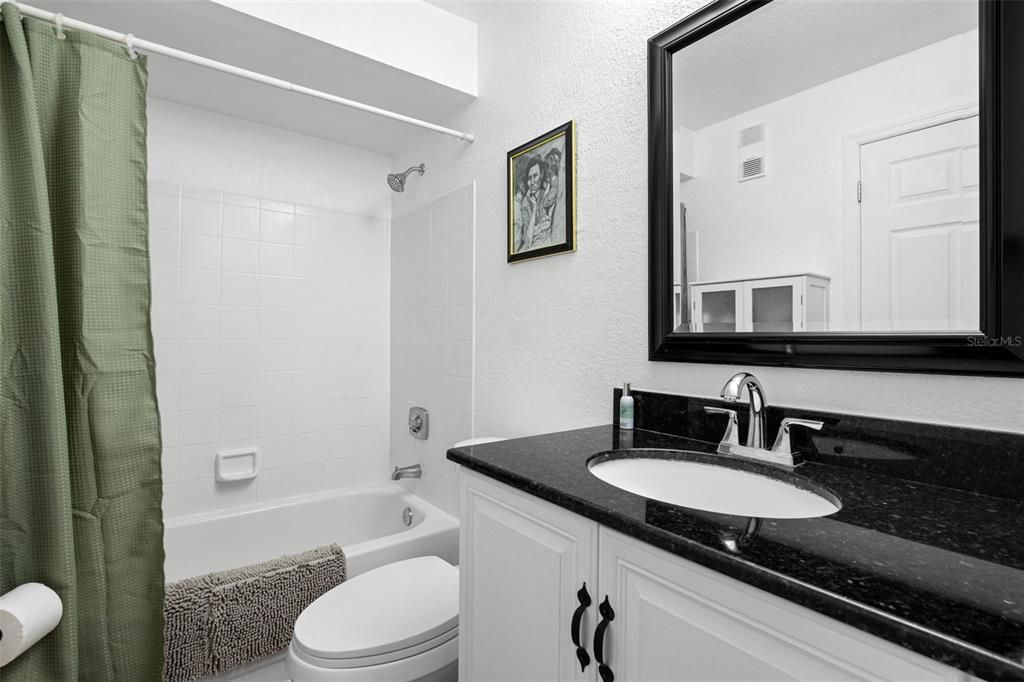На продажу: $199,000 (2 спален, 2 ванн, 1121 Квадратных фут)