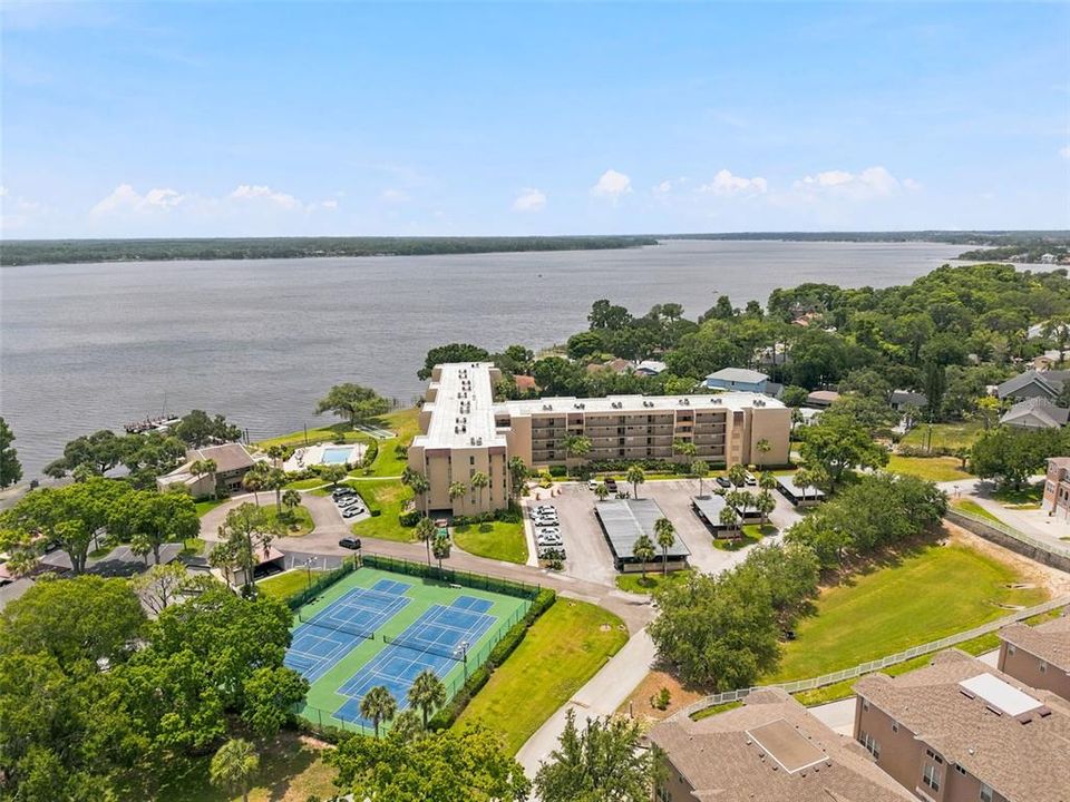 For Sale: $174,000 (2 beds, 2 baths, 1007 Square Feet)
