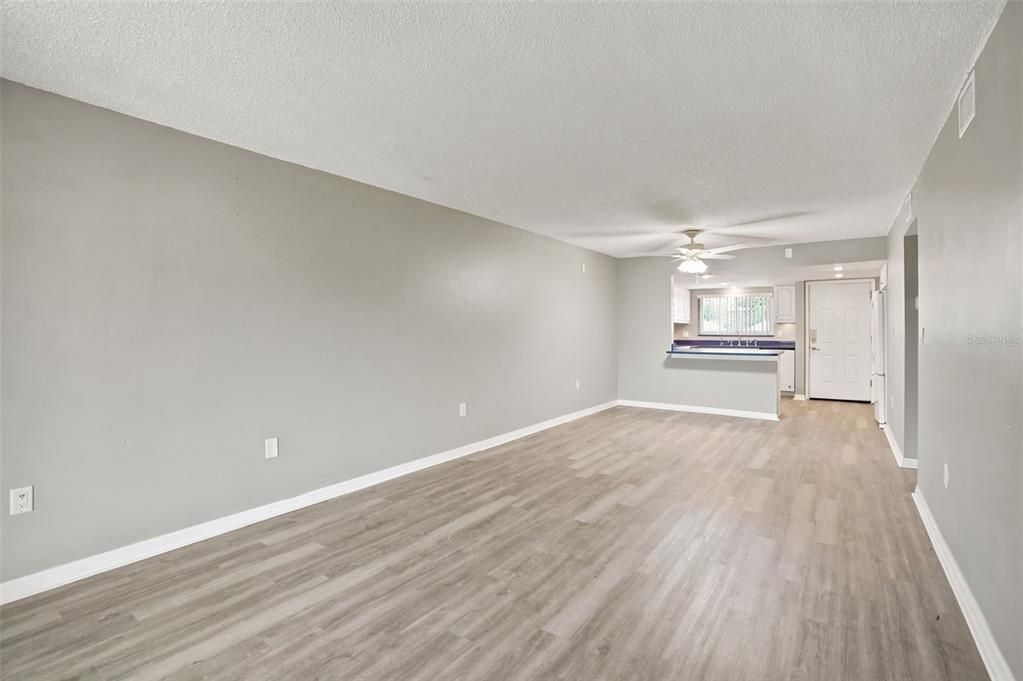 For Sale: $174,000 (2 beds, 2 baths, 1007 Square Feet)