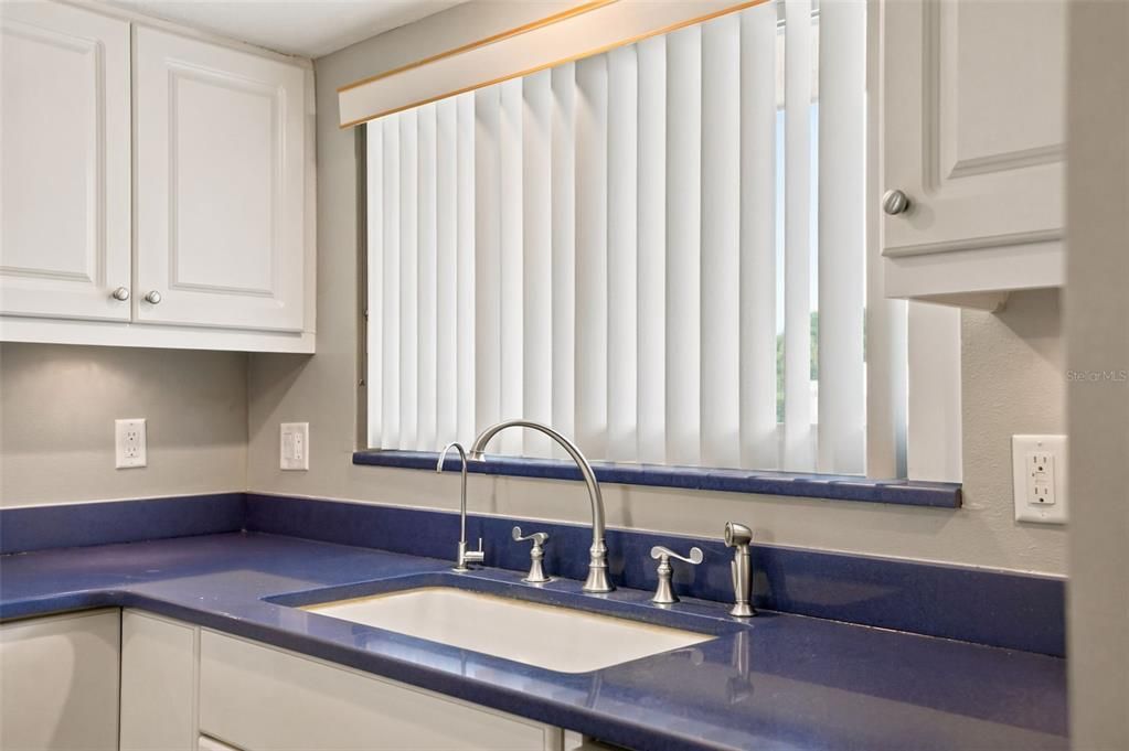 For Sale: $174,000 (2 beds, 2 baths, 1007 Square Feet)