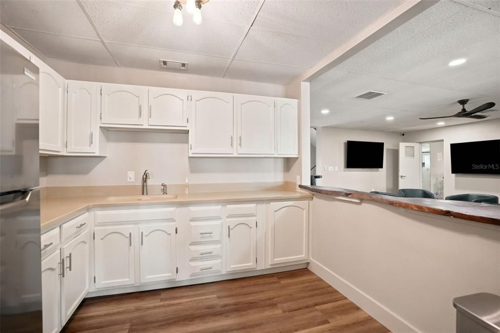 For Sale: $174,000 (2 beds, 2 baths, 1007 Square Feet)