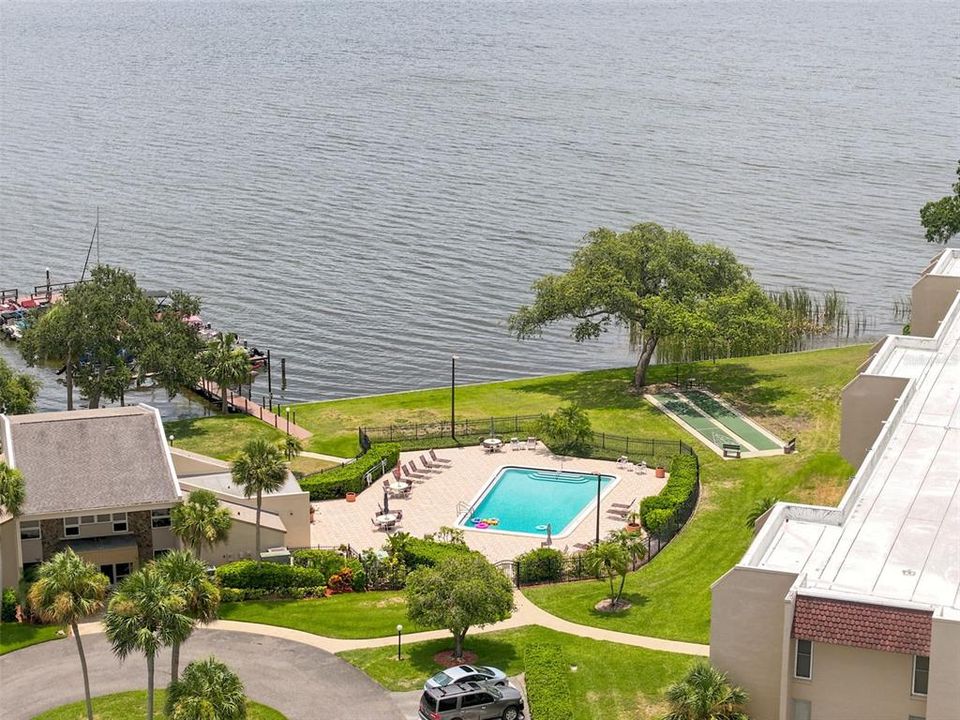 For Sale: $174,000 (2 beds, 2 baths, 1007 Square Feet)