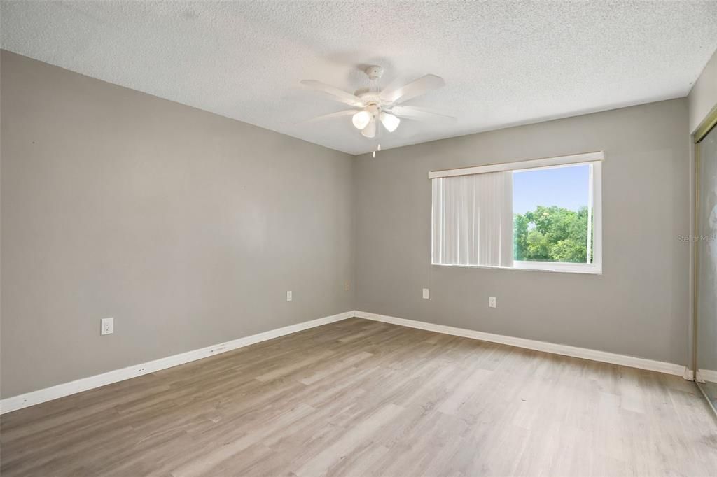 For Sale: $174,000 (2 beds, 2 baths, 1007 Square Feet)
