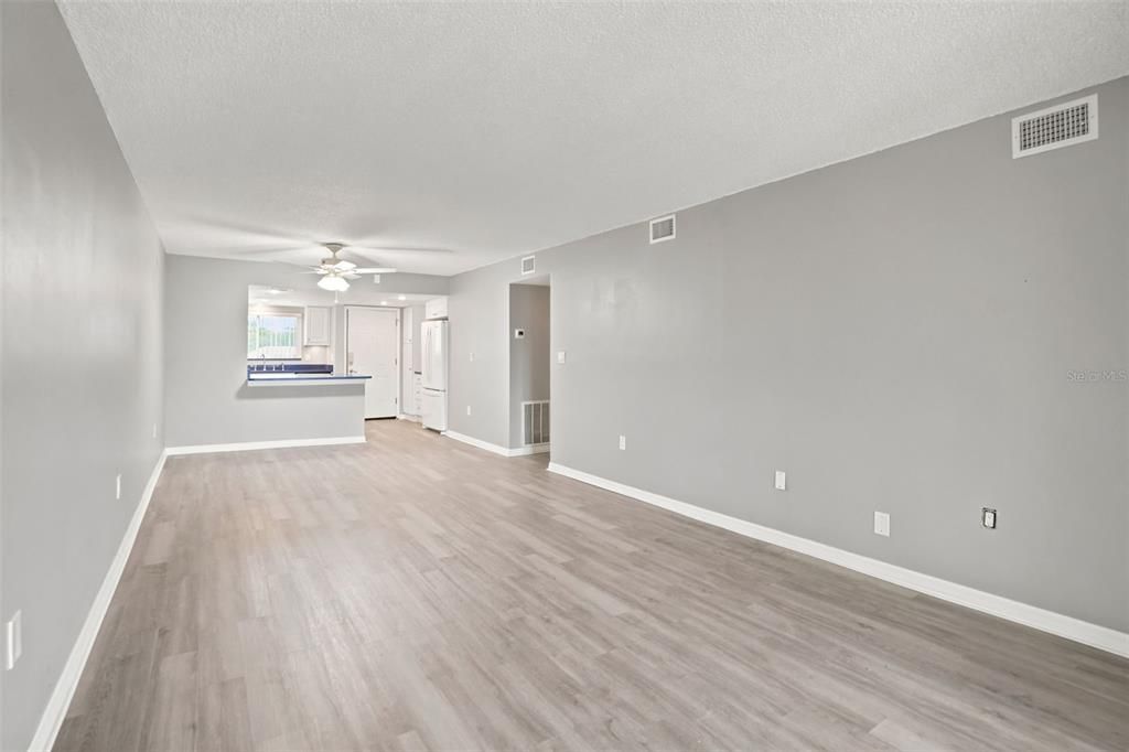 For Sale: $174,000 (2 beds, 2 baths, 1007 Square Feet)