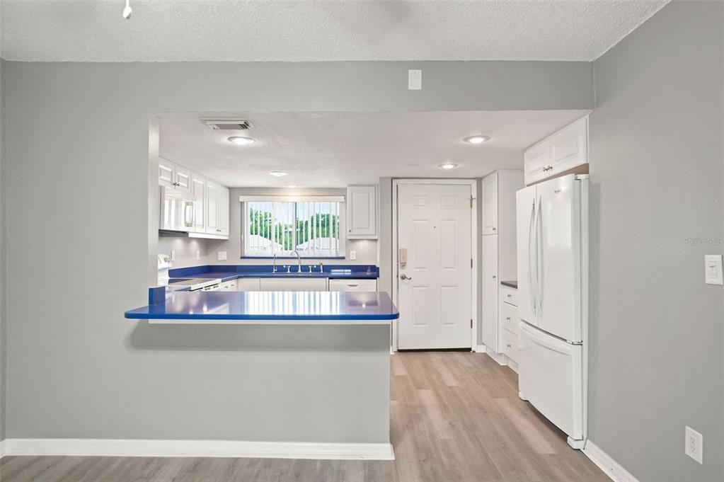 For Sale: $174,000 (2 beds, 2 baths, 1007 Square Feet)