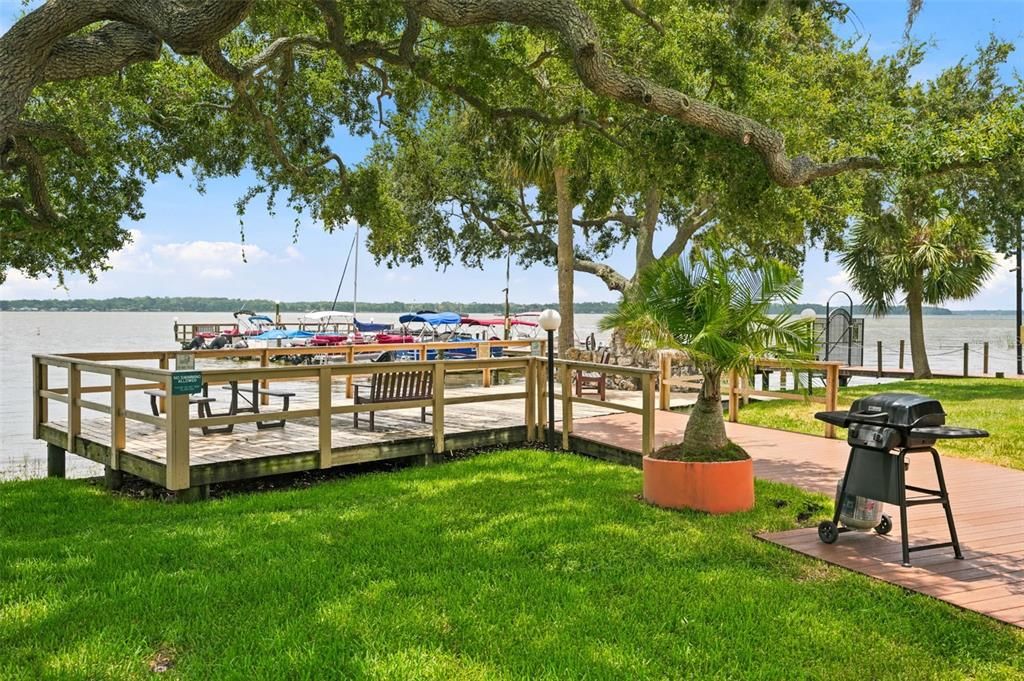 For Sale: $174,000 (2 beds, 2 baths, 1007 Square Feet)