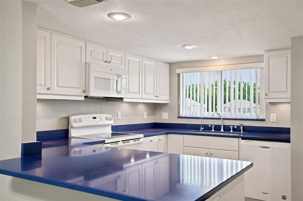 For Sale: $174,000 (2 beds, 2 baths, 1007 Square Feet)