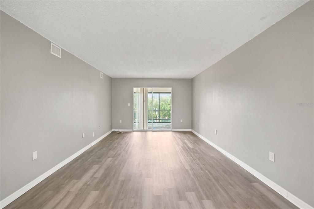 For Sale: $174,000 (2 beds, 2 baths, 1007 Square Feet)