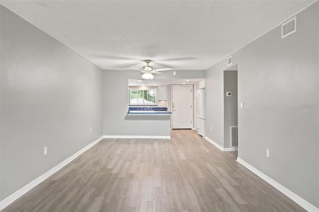 For Sale: $174,000 (2 beds, 2 baths, 1007 Square Feet)
