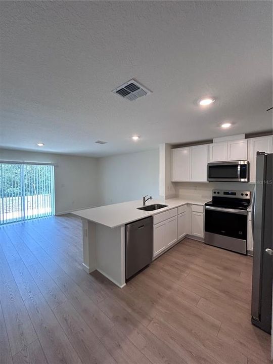 For Rent: $2,150 (3 beds, 2 baths, 1464 Square Feet)