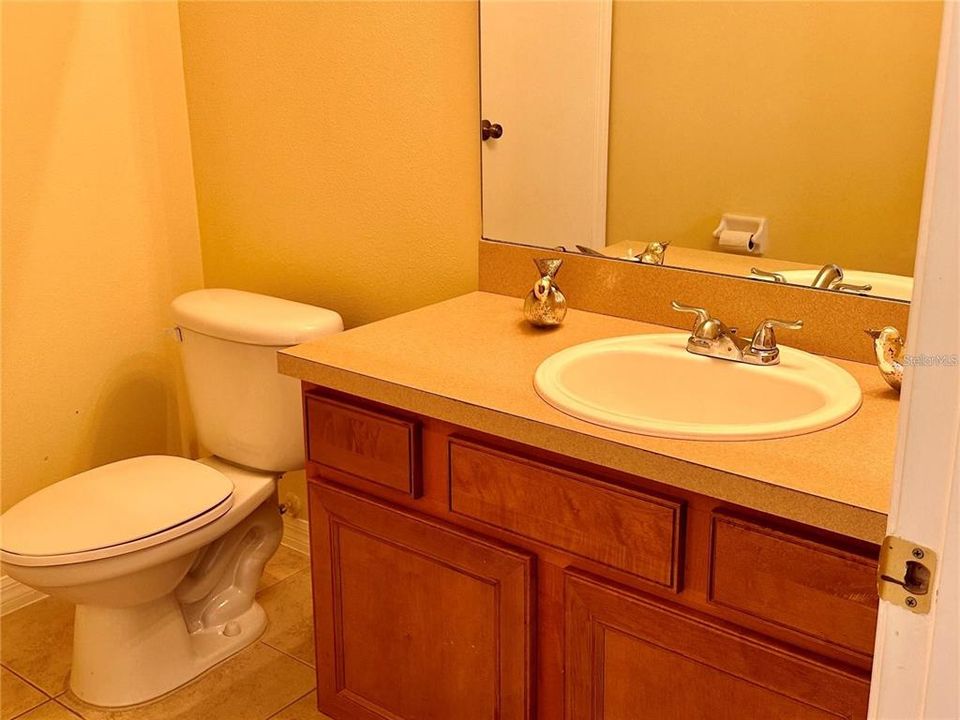 For Rent: $2,000 (3 beds, 2 baths, 1705 Square Feet)