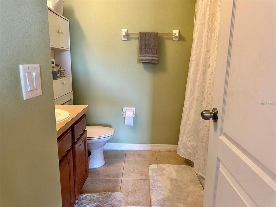 For Rent: $2,000 (3 beds, 2 baths, 1705 Square Feet)