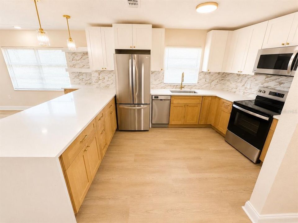 На продажу: $399,950 (4 спален, 2 ванн, 1546 Квадратных фут)