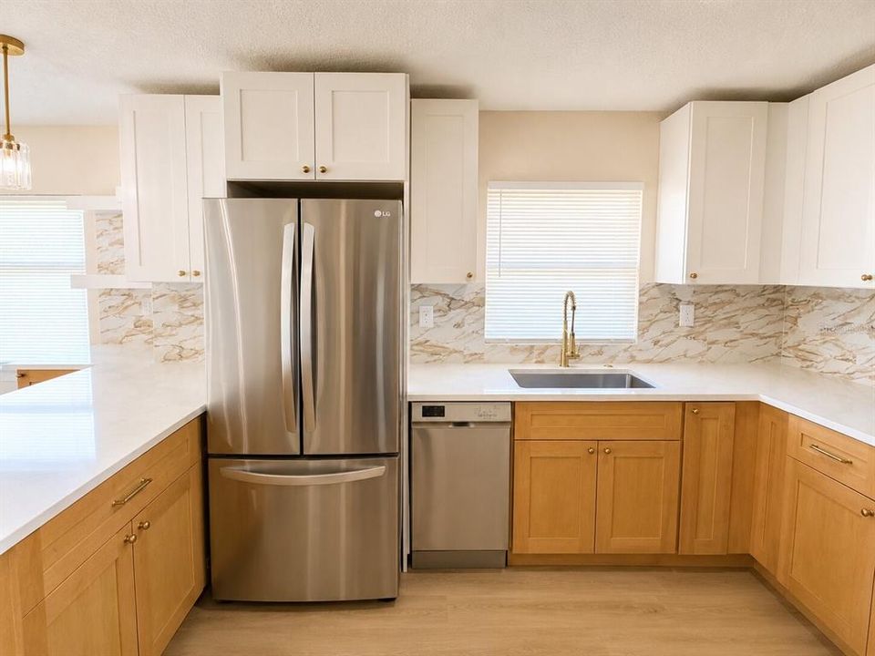 На продажу: $399,950 (4 спален, 2 ванн, 1546 Квадратных фут)
