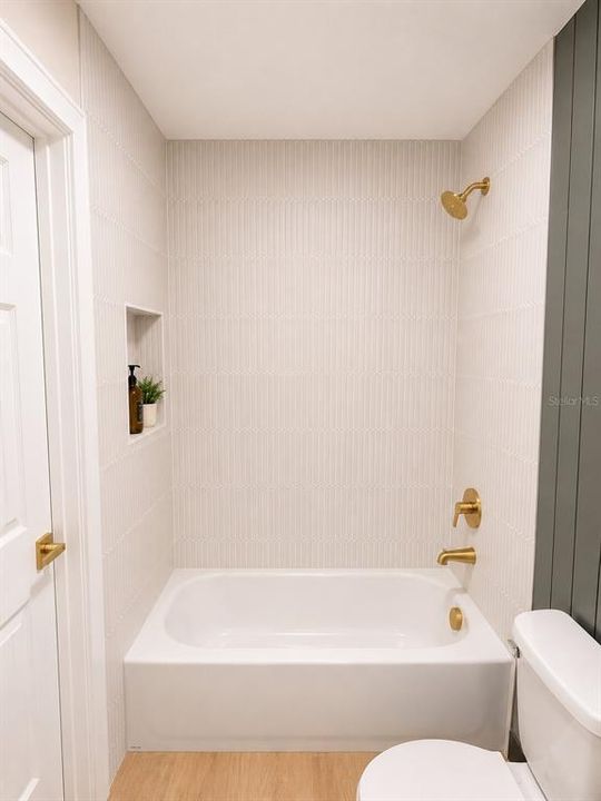На продажу: $399,950 (4 спален, 2 ванн, 1546 Квадратных фут)