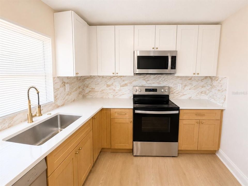 На продажу: $399,950 (4 спален, 2 ванн, 1546 Квадратных фут)