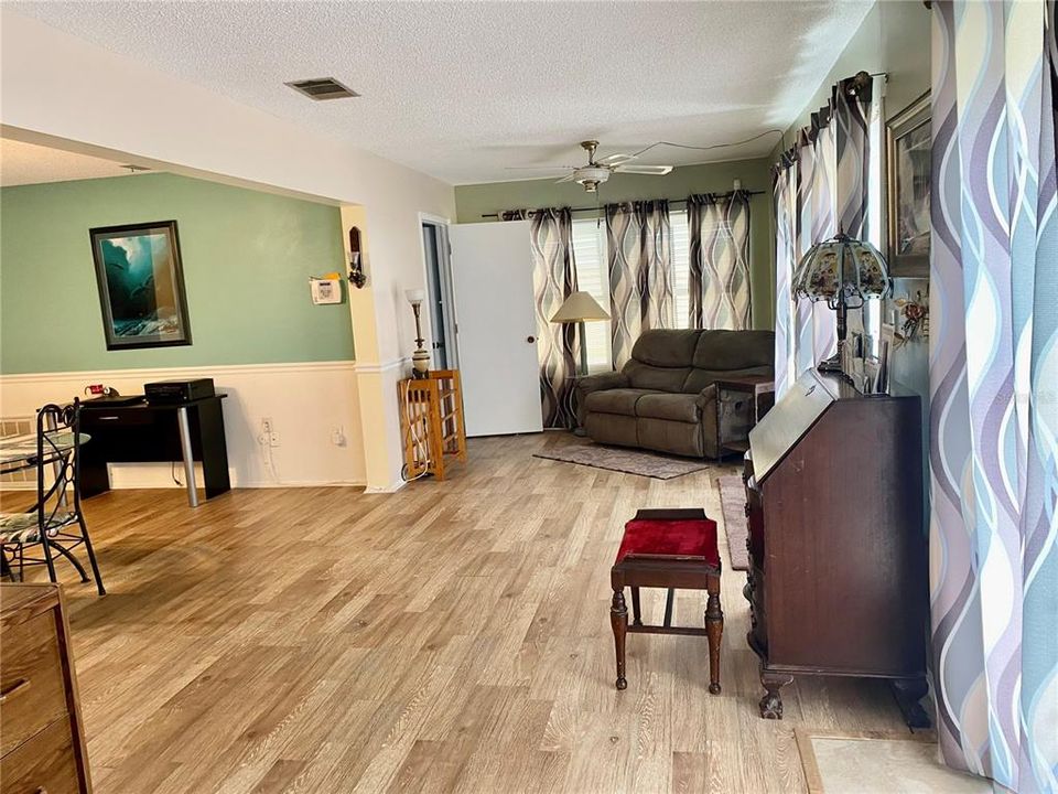 For Sale: $210,000 (2 beds, 2 baths, 1280 Square Feet)