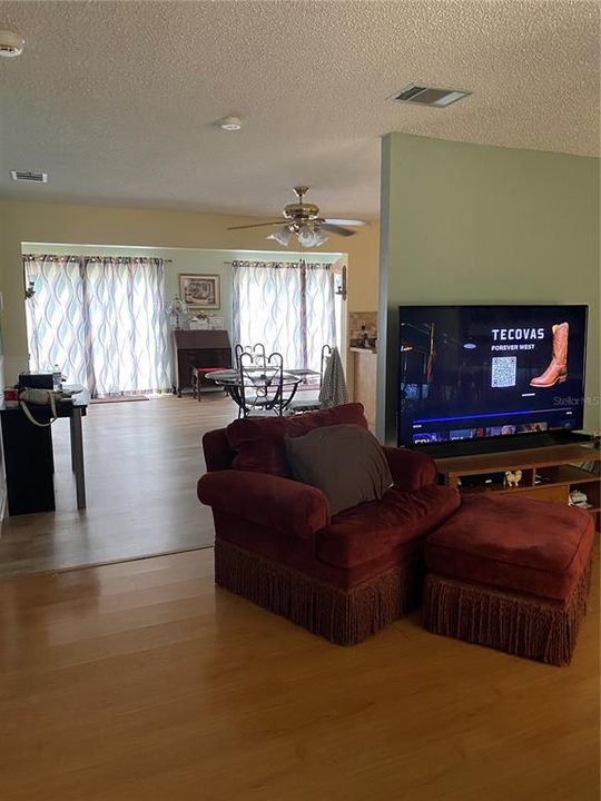 For Sale: $210,000 (2 beds, 2 baths, 1280 Square Feet)