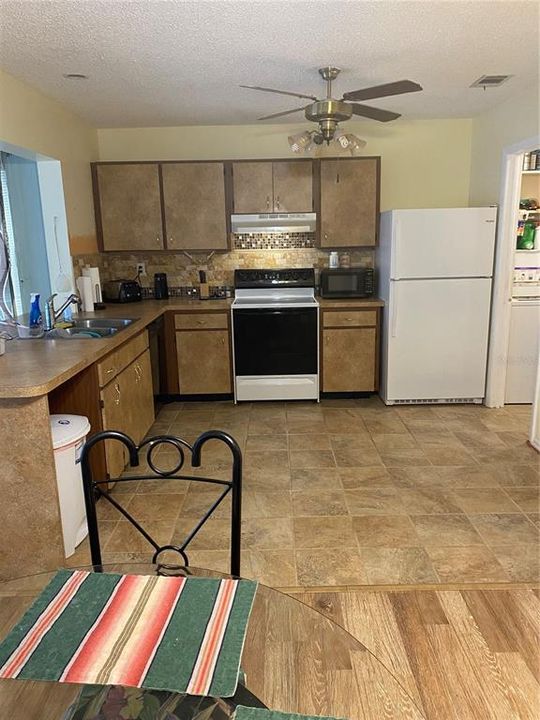 For Sale: $210,000 (2 beds, 2 baths, 1280 Square Feet)