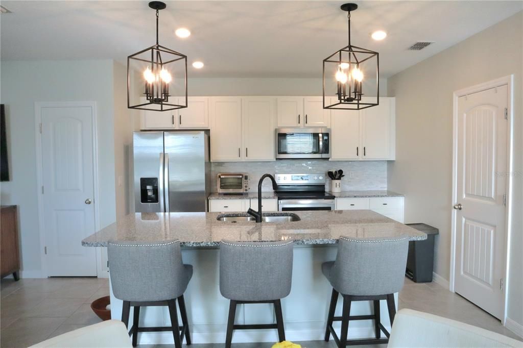 For Rent: $2,800 (3 beds, 2 baths, 1814 Square Feet)