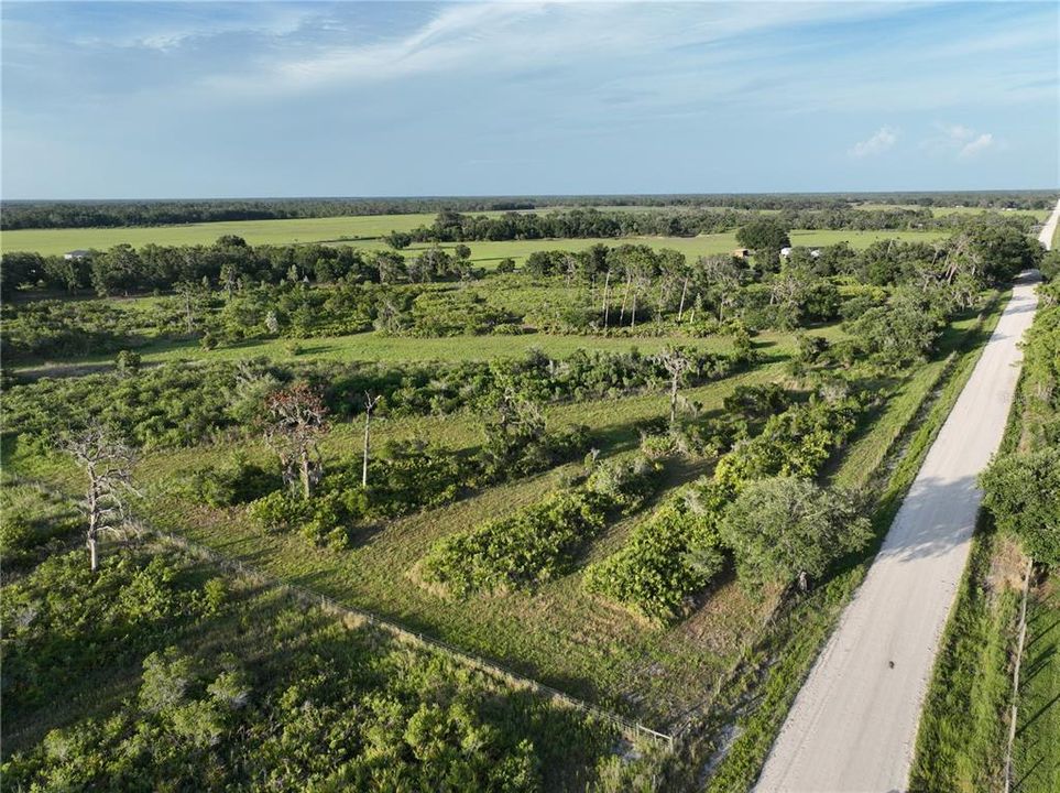 En Venta: $600,000 (27.59 acres)