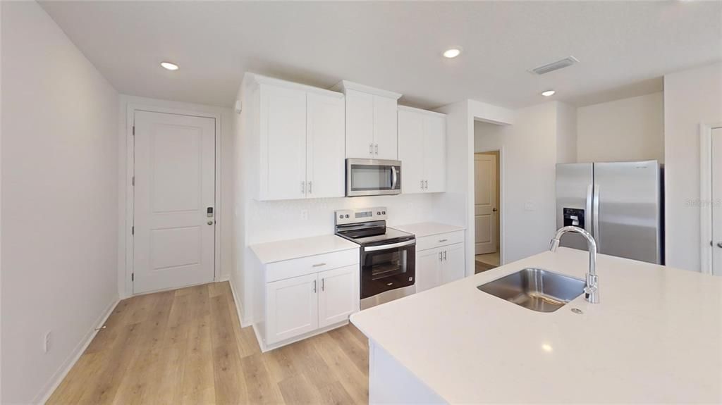 For Rent: $1,950 (3 beds, 2 baths, 1808 Square Feet)