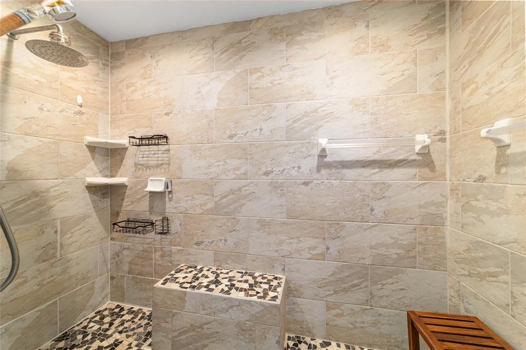 En Venta: $415,000 (4 camas, 2 baños, 1816 Pies cuadrados)