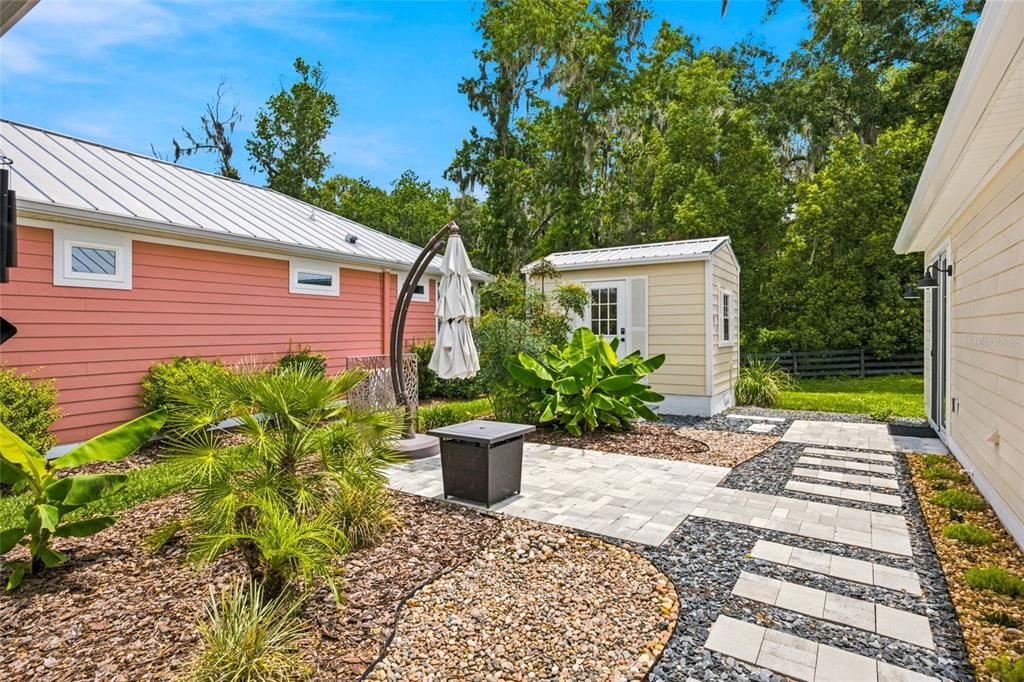 For Sale: $165,000 (1 beds, 1 baths, 588 Square Feet)