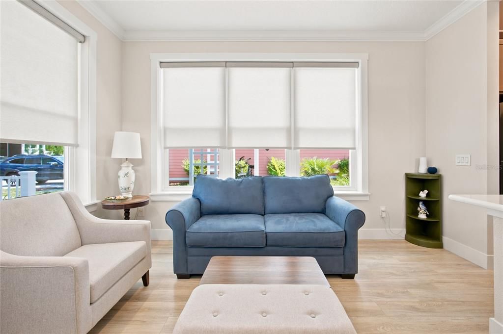 For Sale: $165,000 (1 beds, 1 baths, 588 Square Feet)