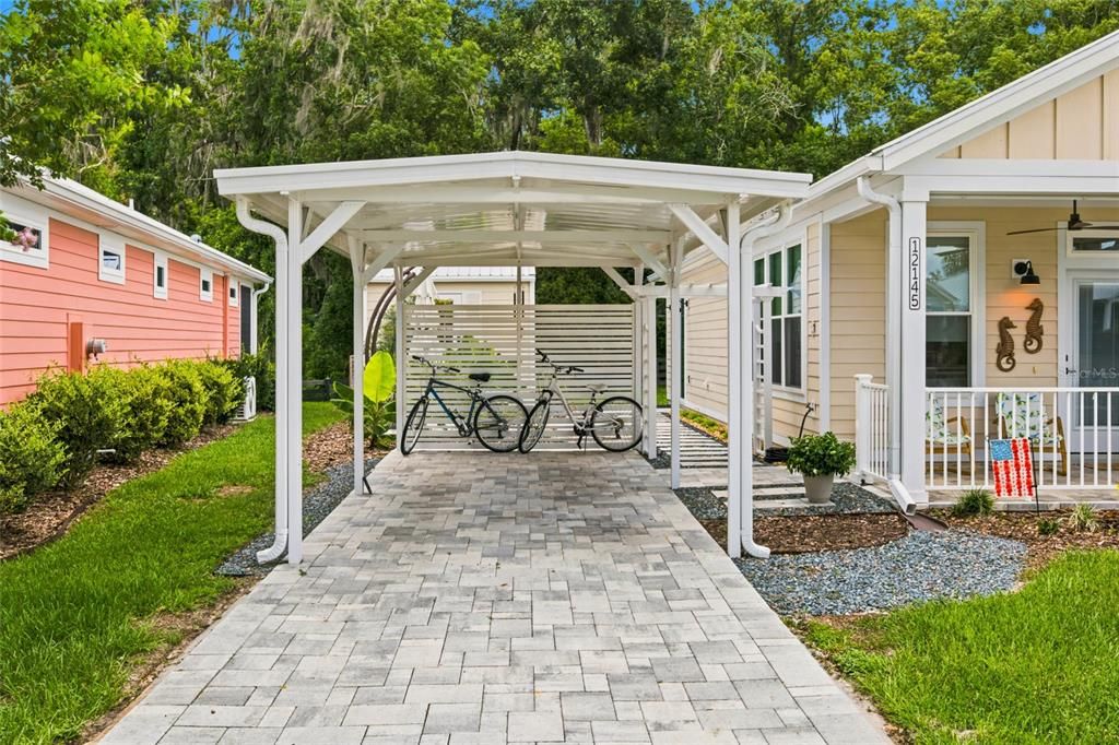 For Sale: $165,000 (1 beds, 1 baths, 588 Square Feet)