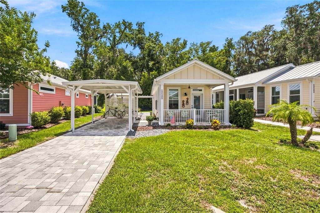 For Sale: $165,000 (1 beds, 1 baths, 588 Square Feet)