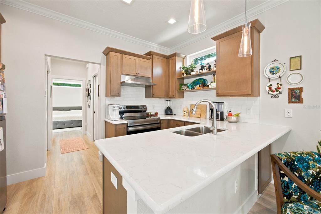 For Sale: $165,000 (1 beds, 1 baths, 588 Square Feet)