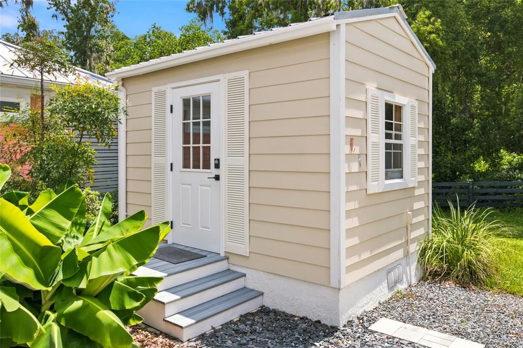For Sale: $165,000 (1 beds, 1 baths, 588 Square Feet)