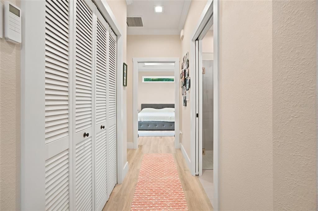 For Sale: $165,000 (1 beds, 1 baths, 588 Square Feet)
