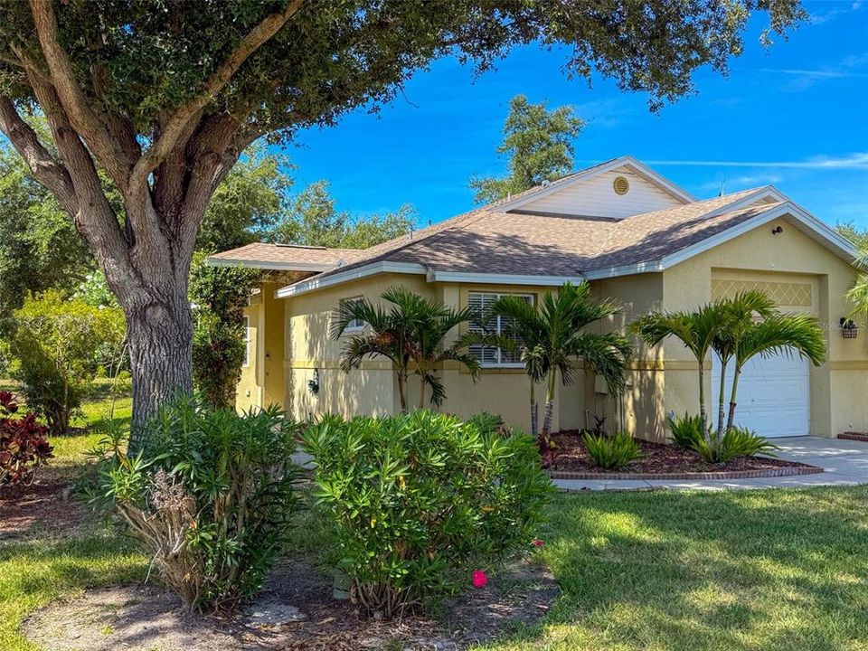 For Rent: $1,900 (2 beds, 2 baths, 1243 Square Feet)