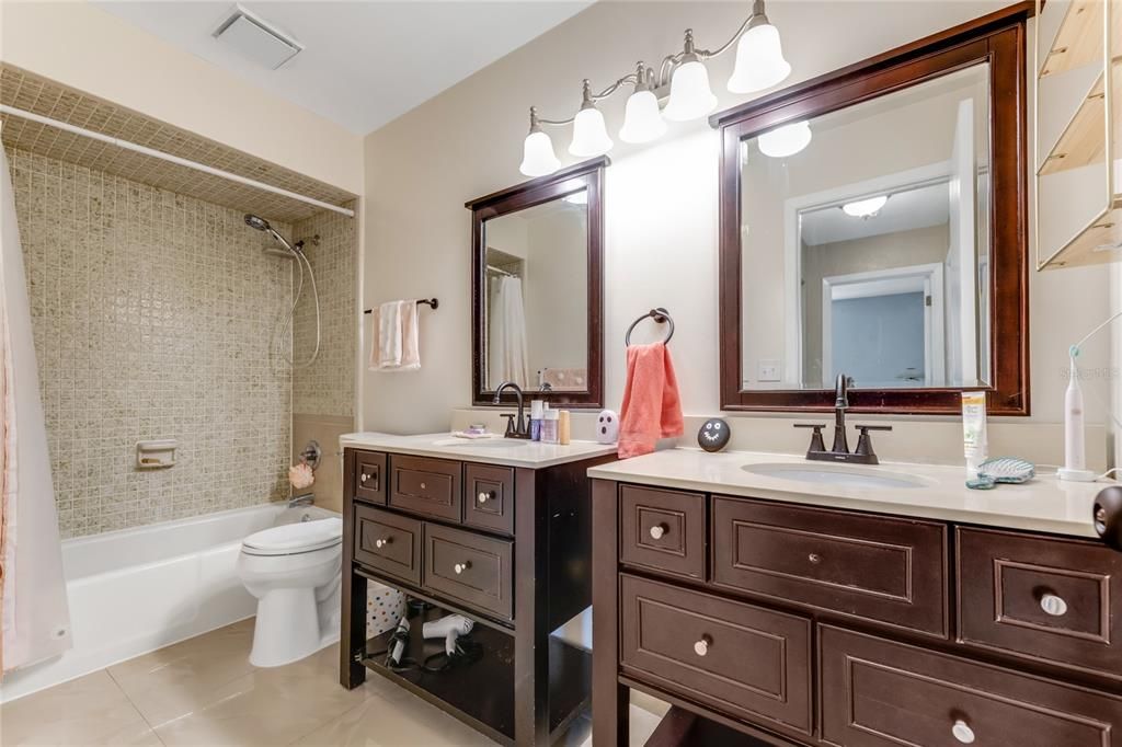 For Sale: $400,000 (4 beds, 3 baths, 2064 Square Feet)