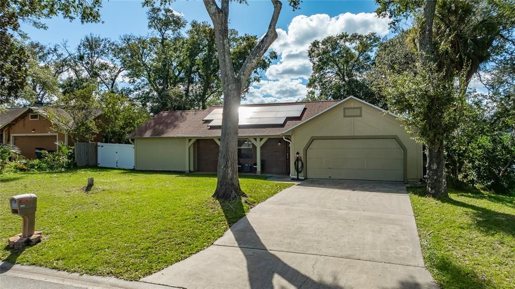 For Sale: $400,000 (4 beds, 3 baths, 2064 Square Feet)