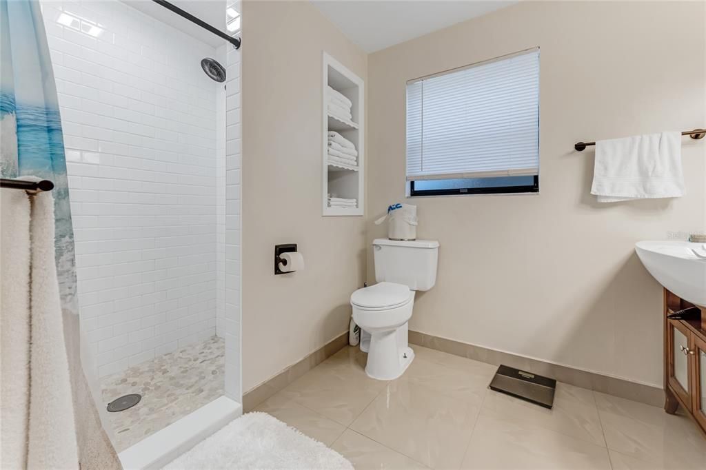 For Sale: $400,000 (4 beds, 3 baths, 2064 Square Feet)